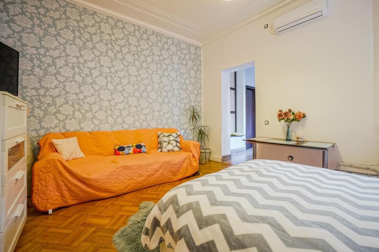 Ferienwohnung Victoriei Blue Bukarest Exterior foto