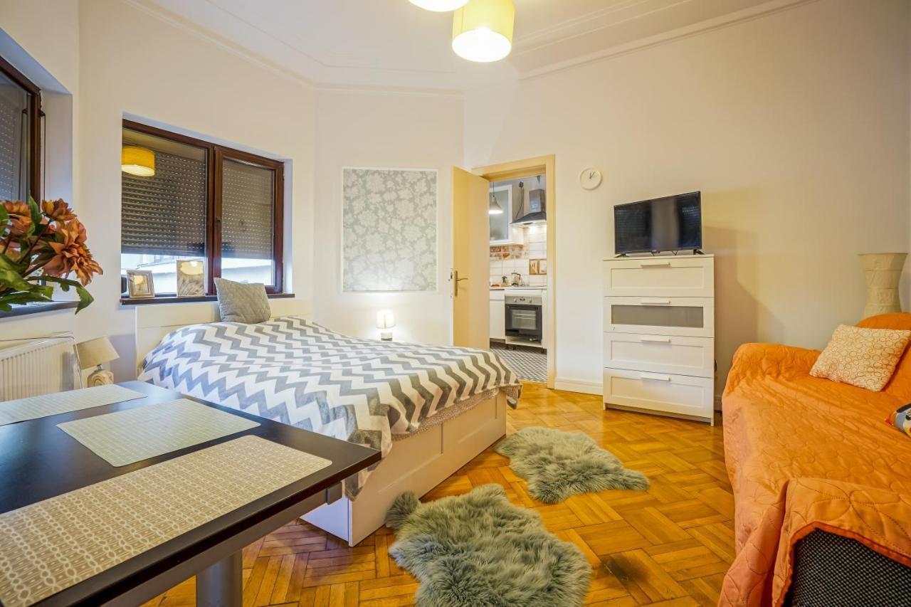 Ferienwohnung Victoriei Blue Bukarest Exterior foto